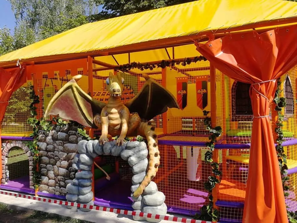 Стеклопластиковая фигура дракон для уличного развлекательного центра в городе Елец.