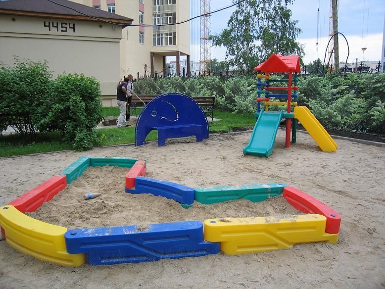 Песочница пластиковая для детской уличной площадки.